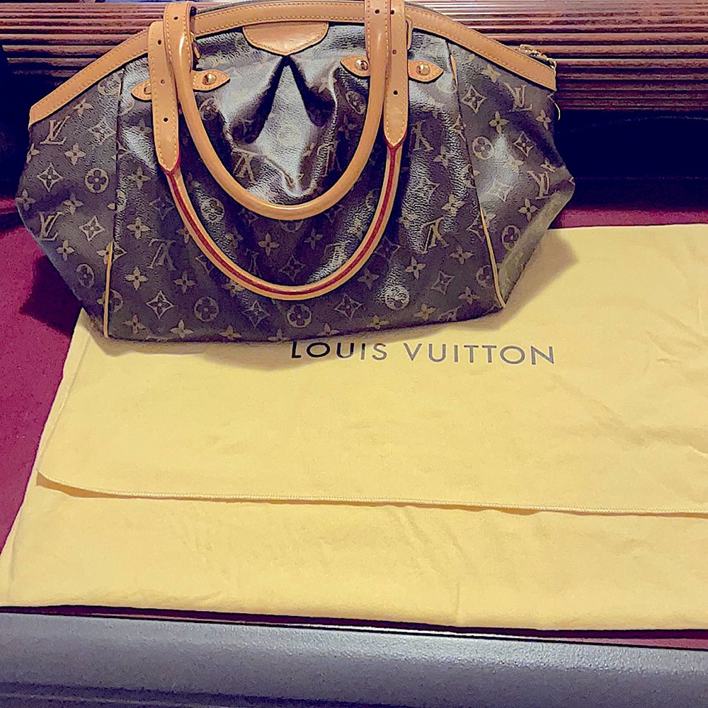Louis Vuitton Tivoli GM Handbag